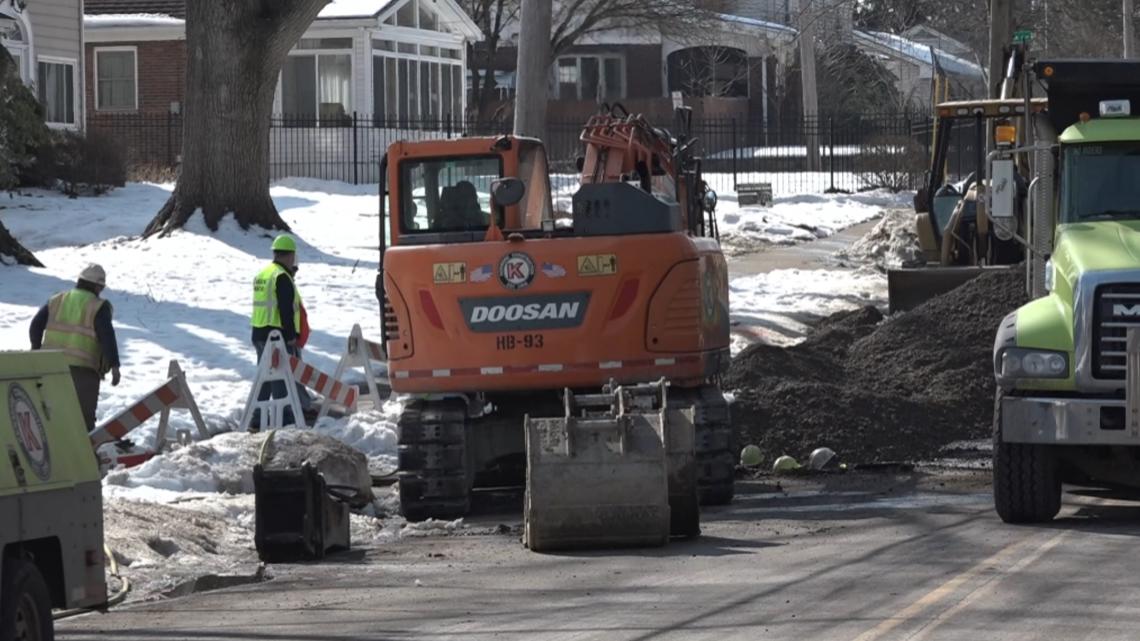 Akron sinkhole injures 3, closes portion of North Howard Street