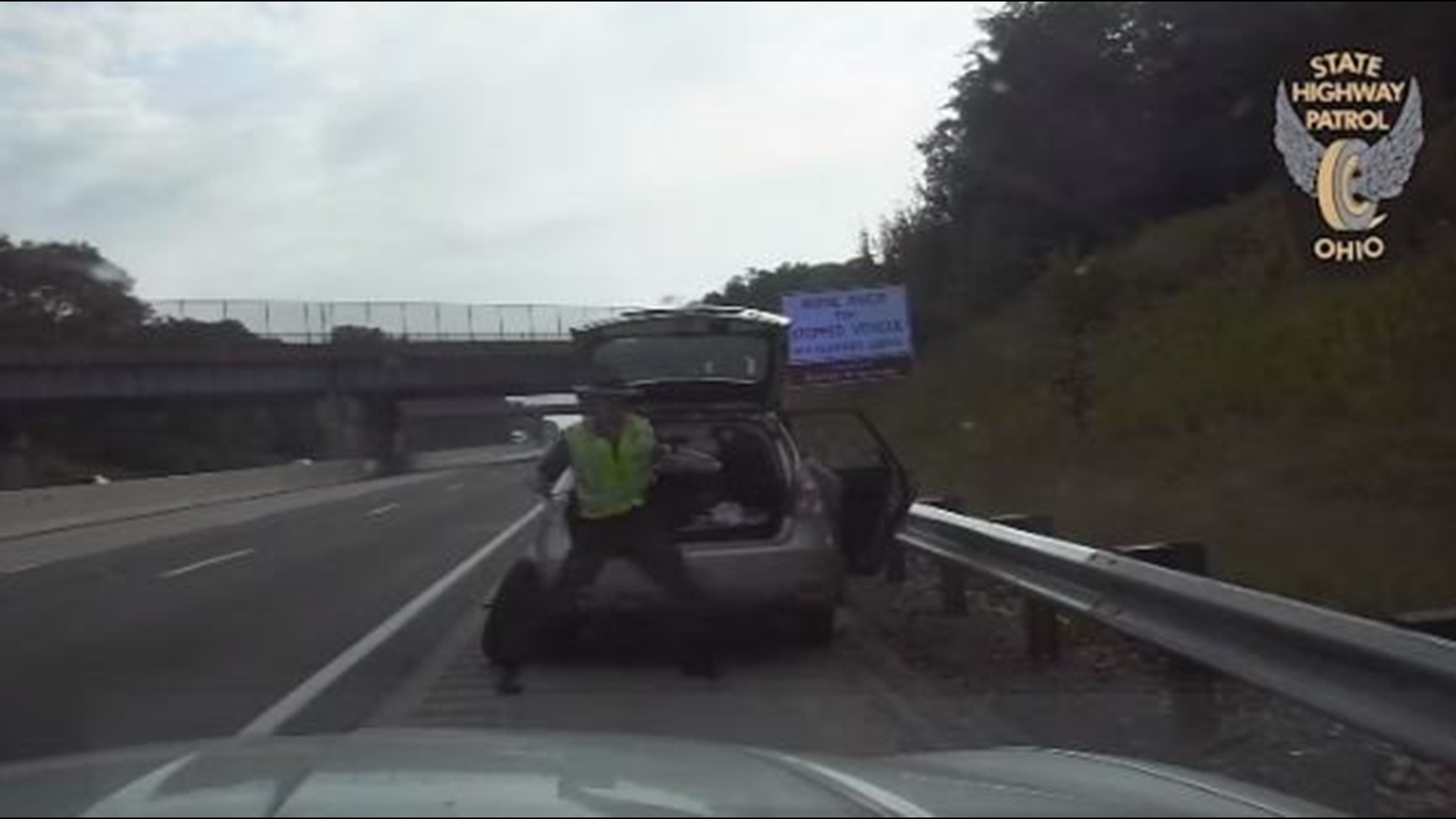 WATCH | State trooper nearly struck while helping motorist on Ohio ...