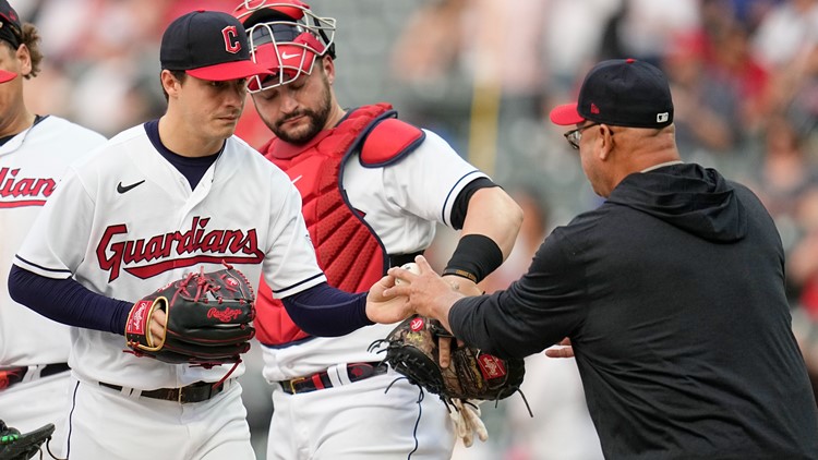 Cleveland Guardians blow yet another late lead in 4-2 loss to Chicago White Sox