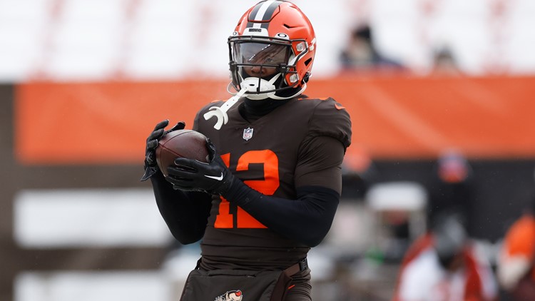 Cleveland Browns wide receiver Michael Woods II runs his receiving