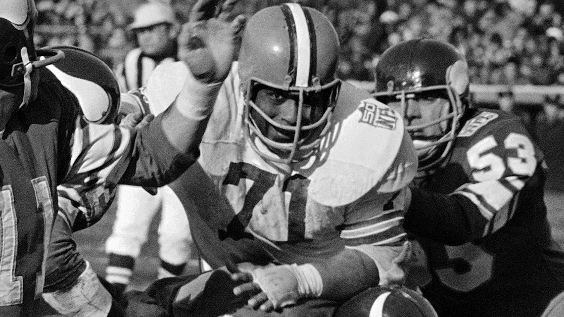 Minnesota Vikings quarterback Joe Kapp (11) raises left arm and readies the  ball with his right to get off a second-quarter pass in the NFL Championship  Game in Minneapolis, on Jan. 4