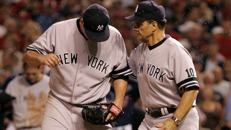 2007 ALDS Gm2: Midges impact Yankees in the eighth 