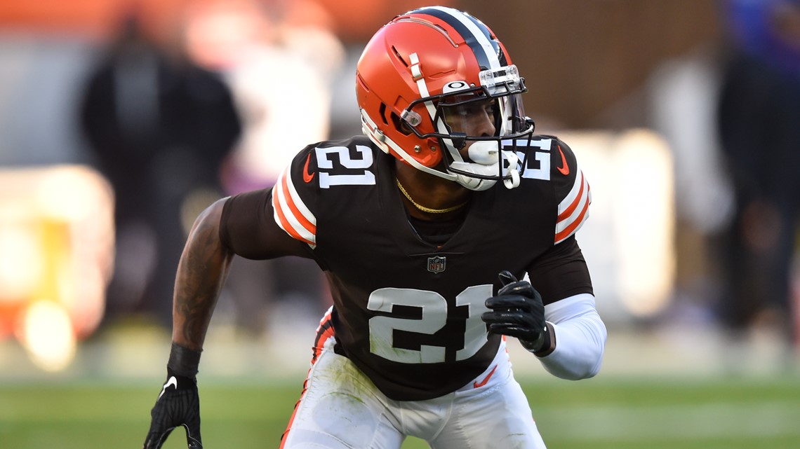 Browns top cornerback Denzel Ward limited in practice as he