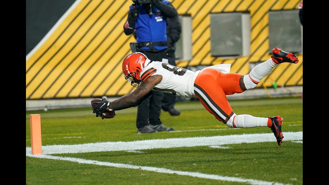 Watch and Listen: Browns recover fumble for touchdown on 1st play