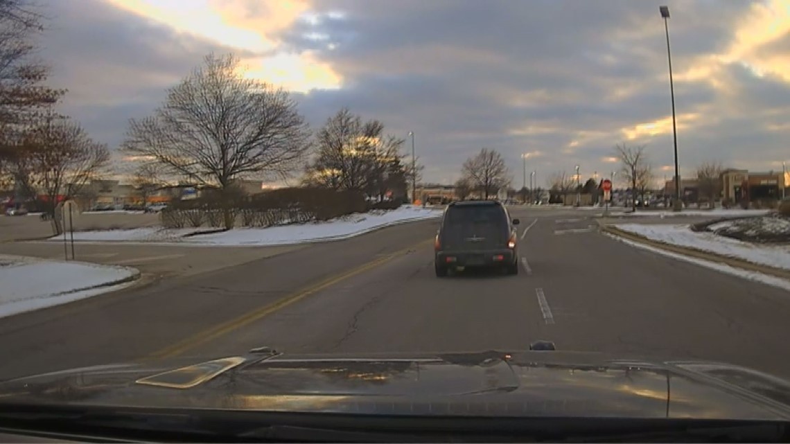 Man flees from North Olmsted police, flips car with child inside - Vimarsana News