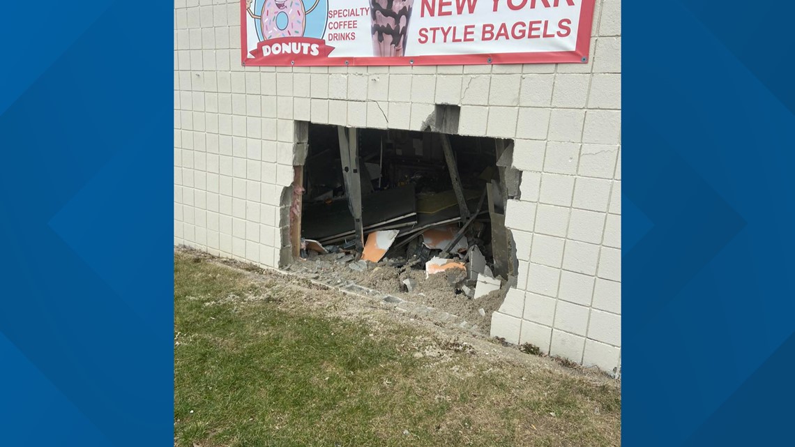 2 people taken to hospital after car crashes into Elyria bakery