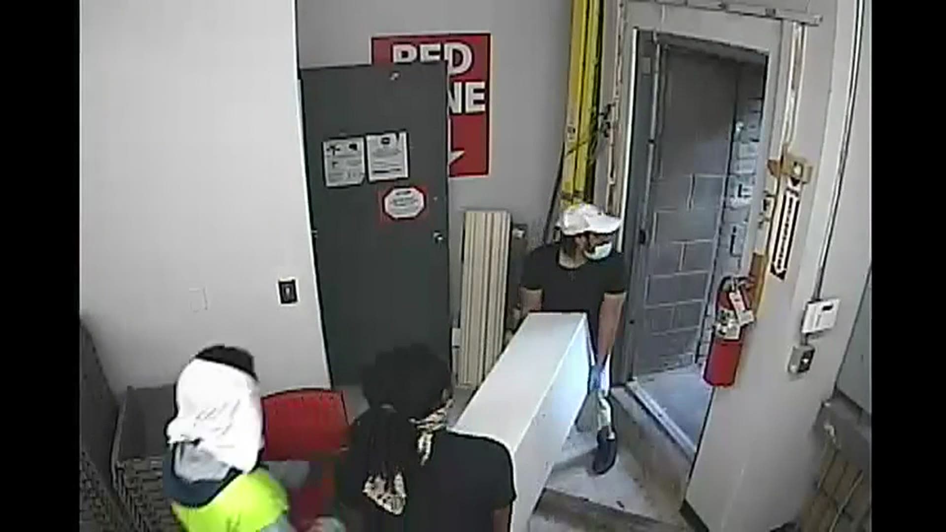 May 30, 2020: Video captures the moment several suspects stole a safe from the CVS on Euclid Avenue in downtown Cleveland. It happened as unrest erupted in the city.