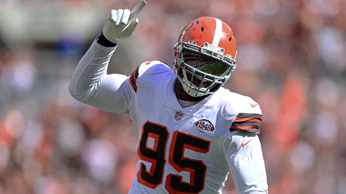 Myles Garrett breaks Browns' franchise record with 4.5 sacks