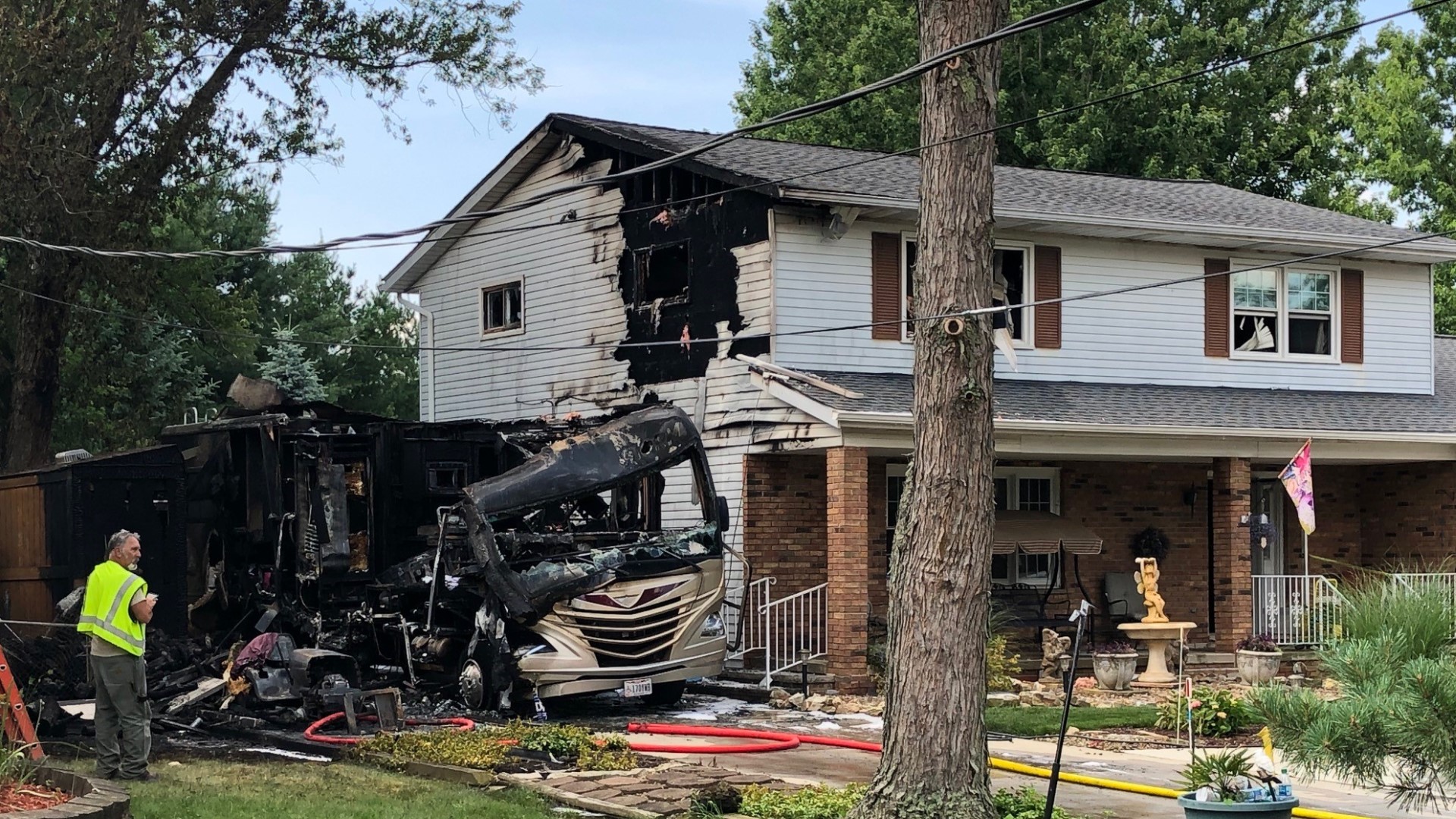 2 homes, RV involved in North Royalton fire