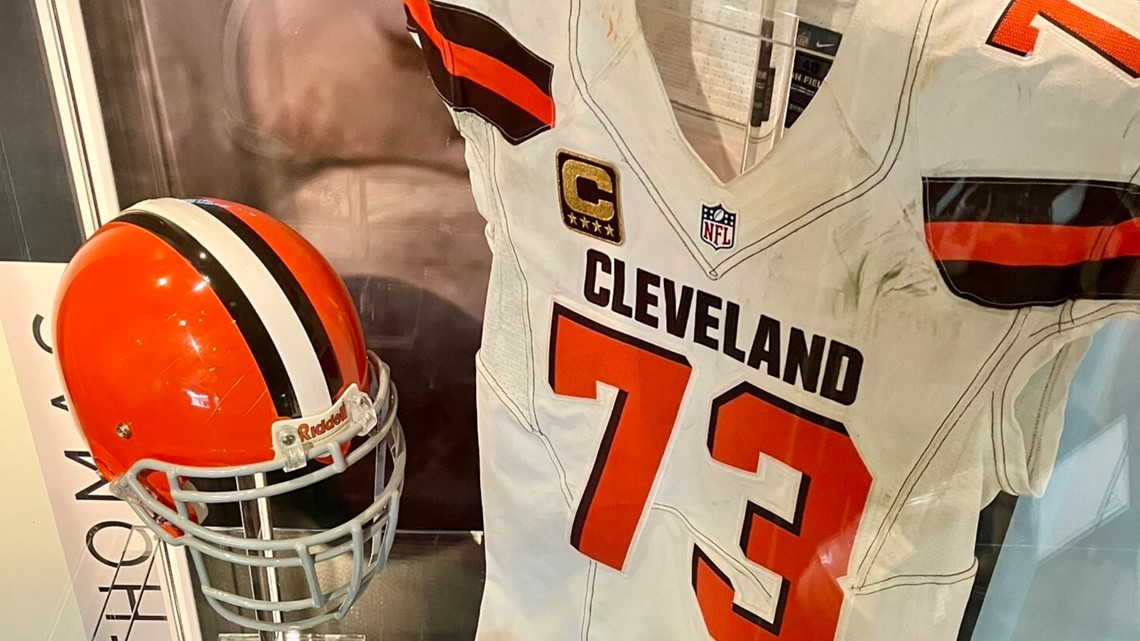 Pro Football Hall of Fame unveils Browns OL Joe Thomas exhibit ahead of  induction