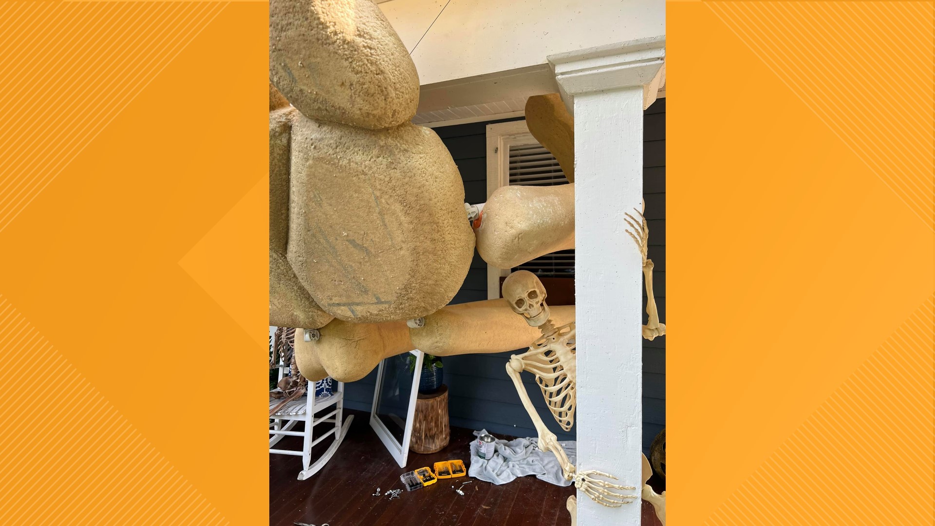 Olmsted Falls Halloween diplay River Road