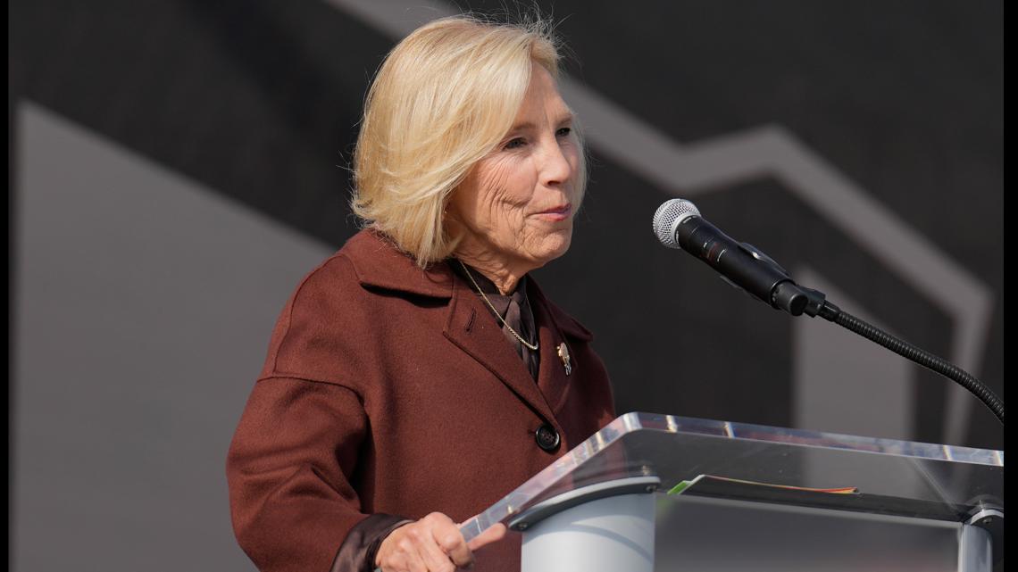Cleveland Browns owners give $12.5M to wipe out the blood cancer Dee Haslam is fighting Dee Haslam is living proof that a CLL diagnosis doesn't have to define your life. Now she and her husband, Jimmy, want to help others say the same.