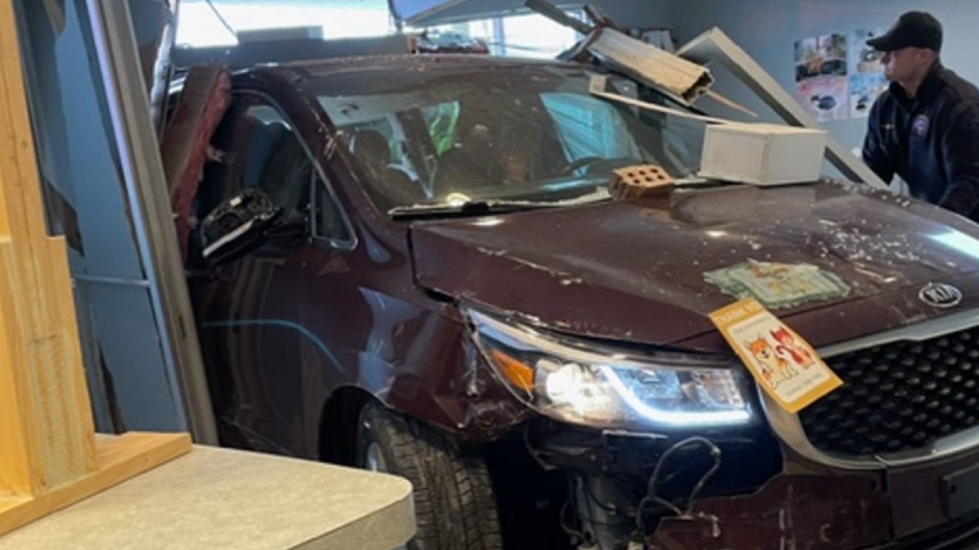 Woman crashes minivan into Brunswick Hills animal hospital | wkyc.com