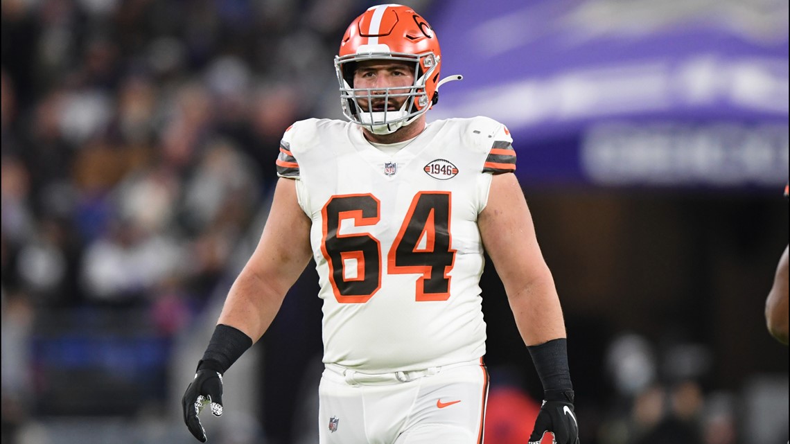 Browns' JC Tretter to play in 2020 after talking to medical experts as he,  wife expect child