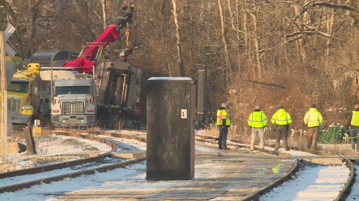 Cuyahoga Valley Scenic Railroad's North Pole Adventure train derails
