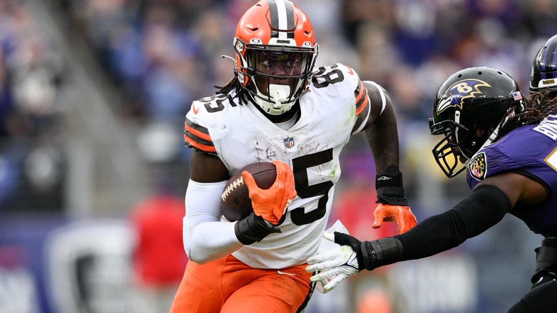 AP source: Browns' Phillips (biceps) could miss most of year