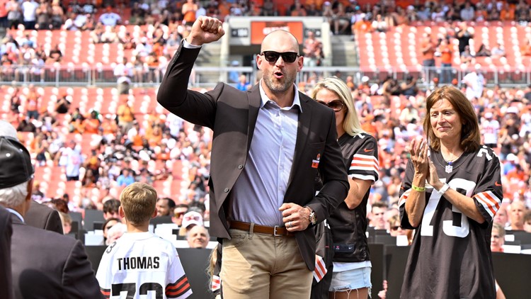 Joe Thomas receives Ring of Excellence during halftime of Ravens