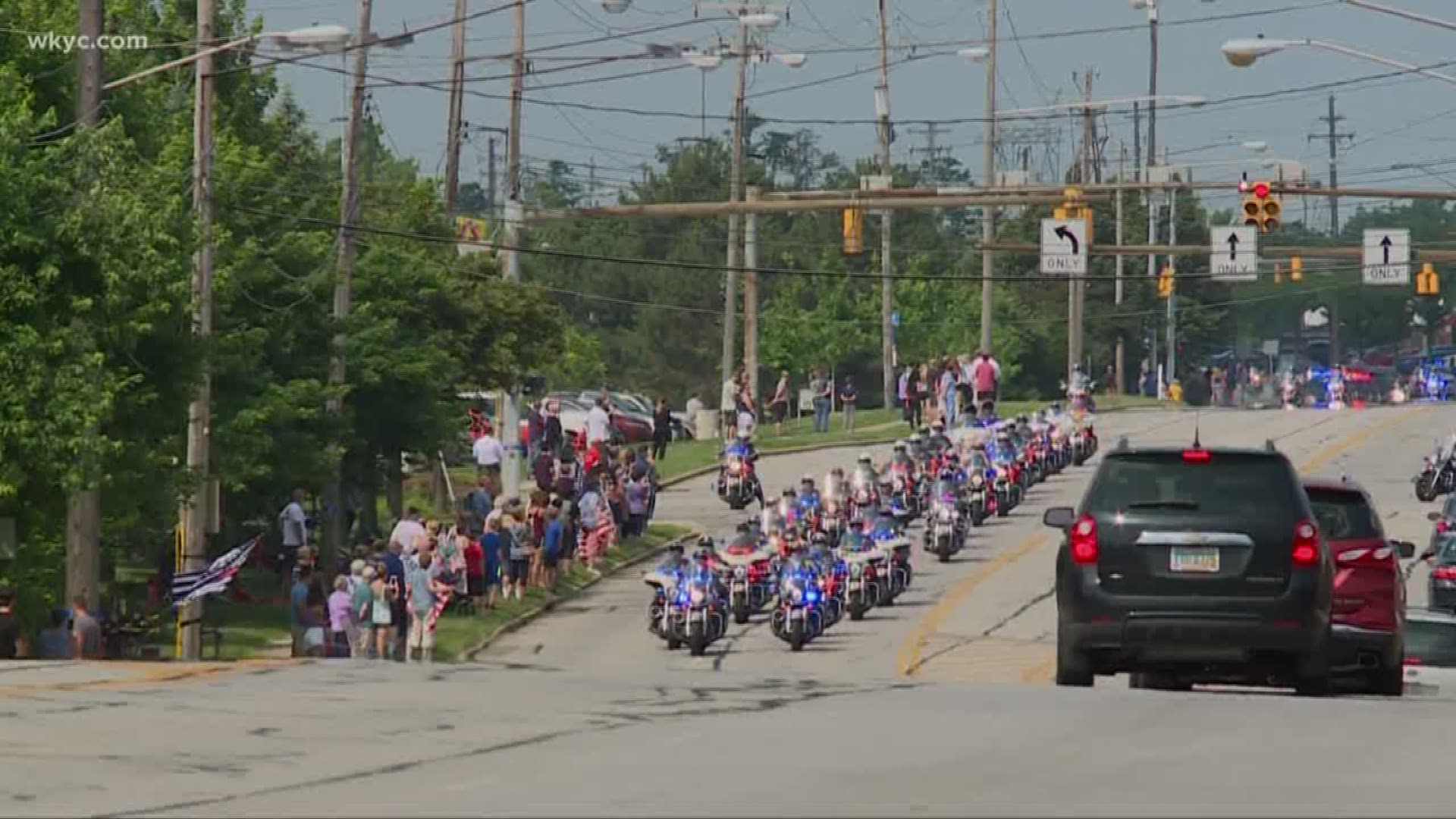 Lake county community continues to honor fallen officer