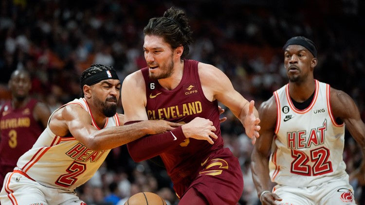 Jimmy Butler scores 33, Miami Heat rally to topple Cleveland Cavaliers 119-115
