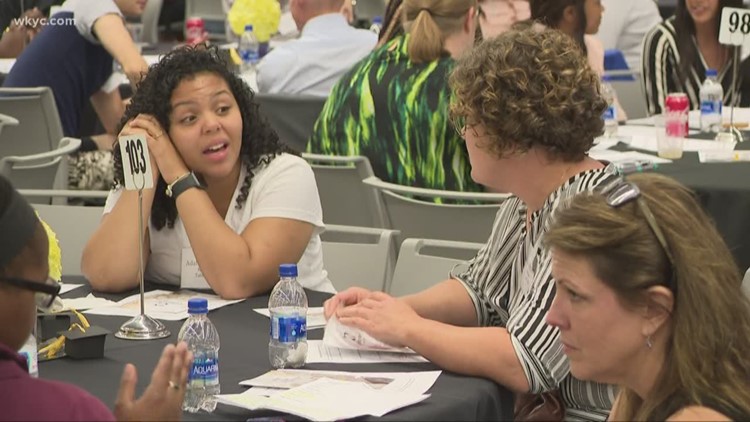 More than 500 Mentor-Mentee pairs met for the first time to kick off the 2019-2020 academic year, thanks to College Now's mentoring program.