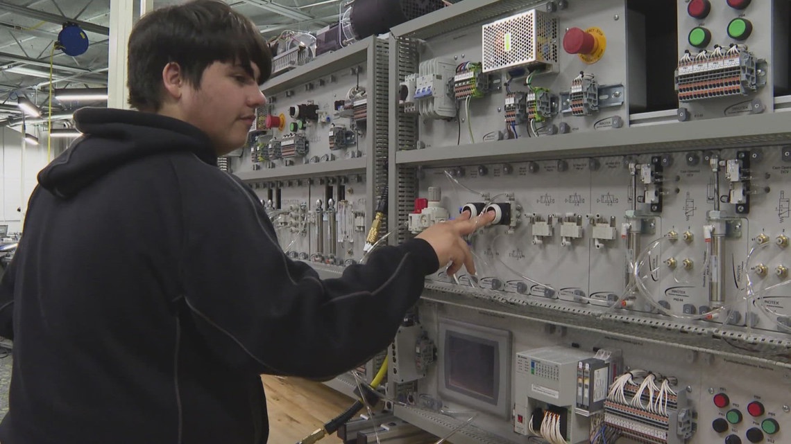Students at Marion L. Steele High School embrace high-tech learning revolution: Growing STEM
