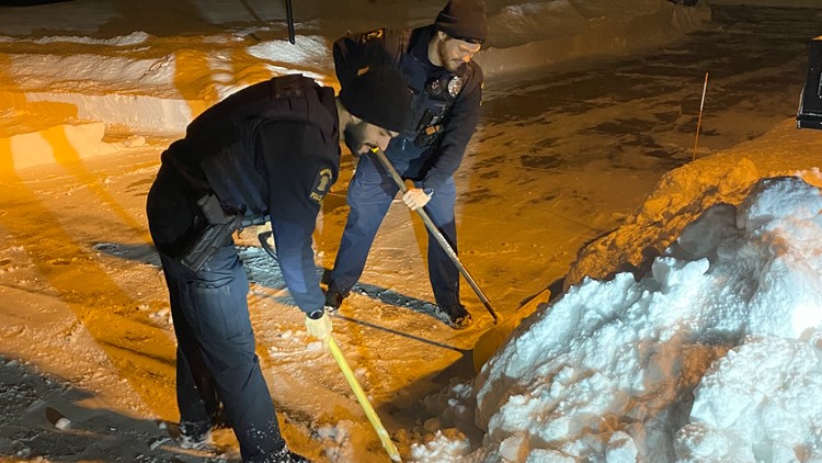 3 Independence police officers praised for acts of kindness during snowstorm