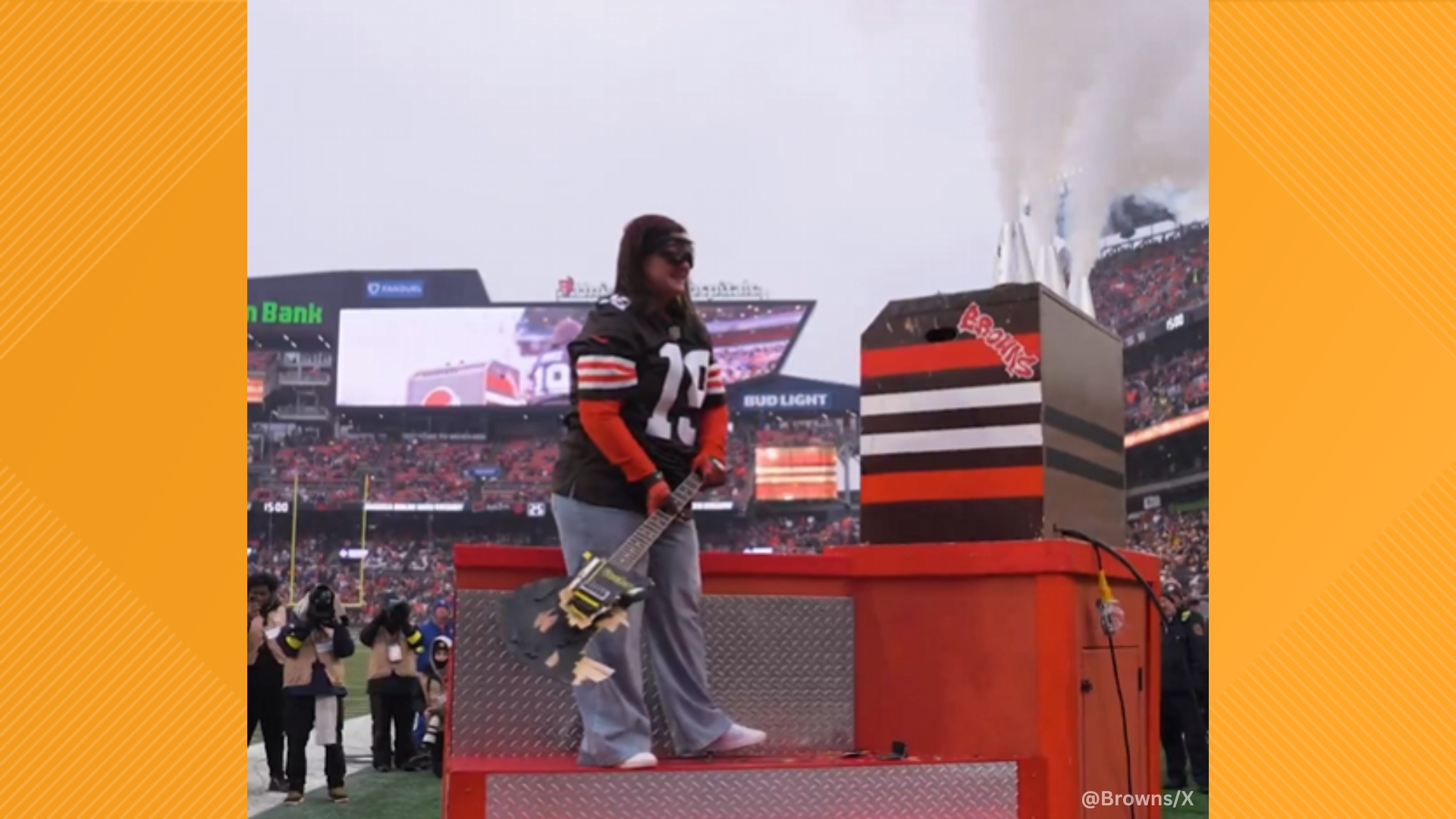 Mother of organ donor Bryce Dunlap honored as Cleveland Browns 'Dawg ...