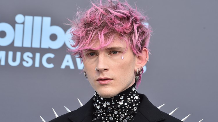 Cleveland native Machine Gun Kelly dedicates song to 'wife' and 'unborn child' at 2022 Billboard Music Awards