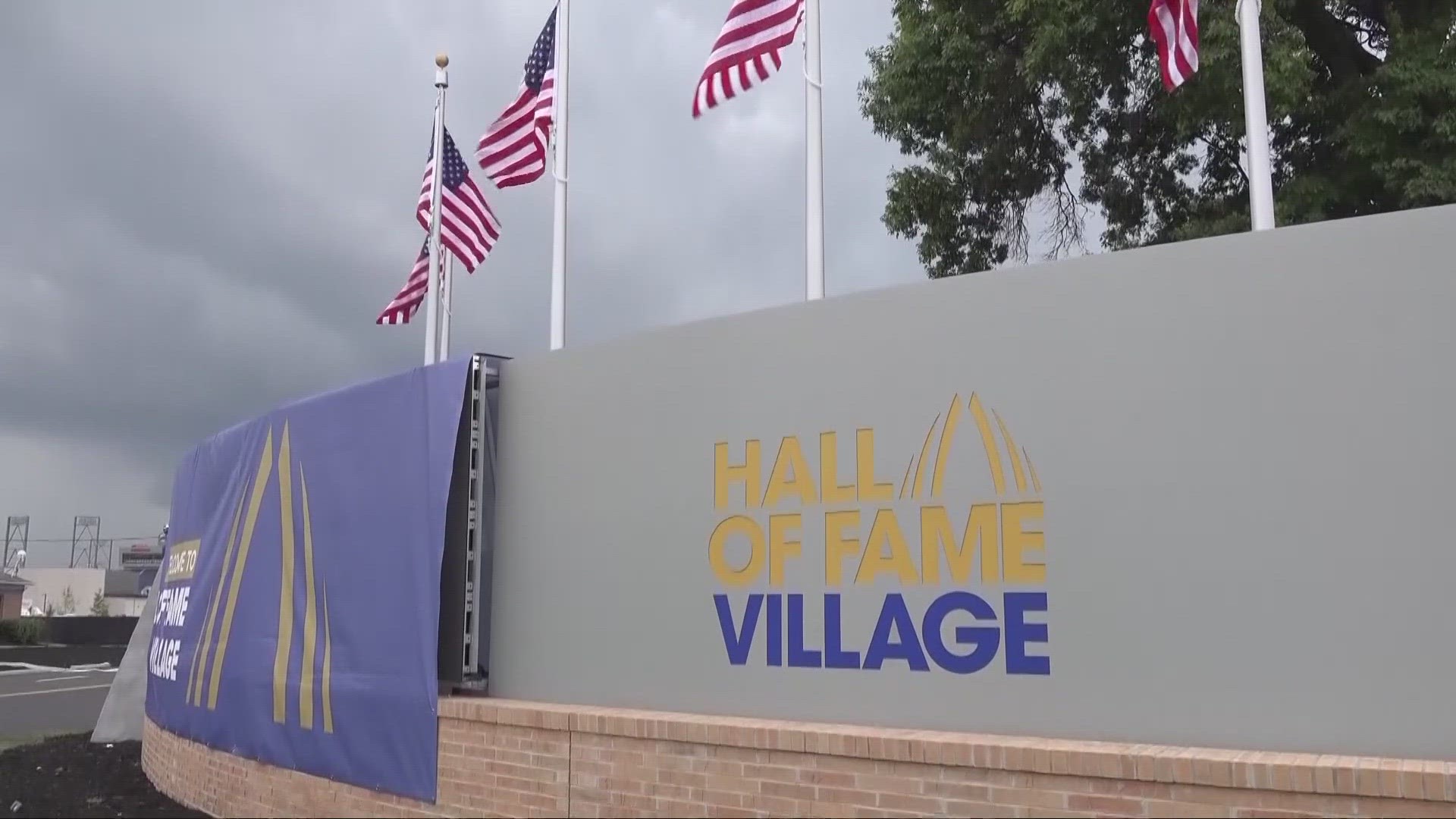 Mike Polk Jr. tours Pro Football Hall of Fame in Canton