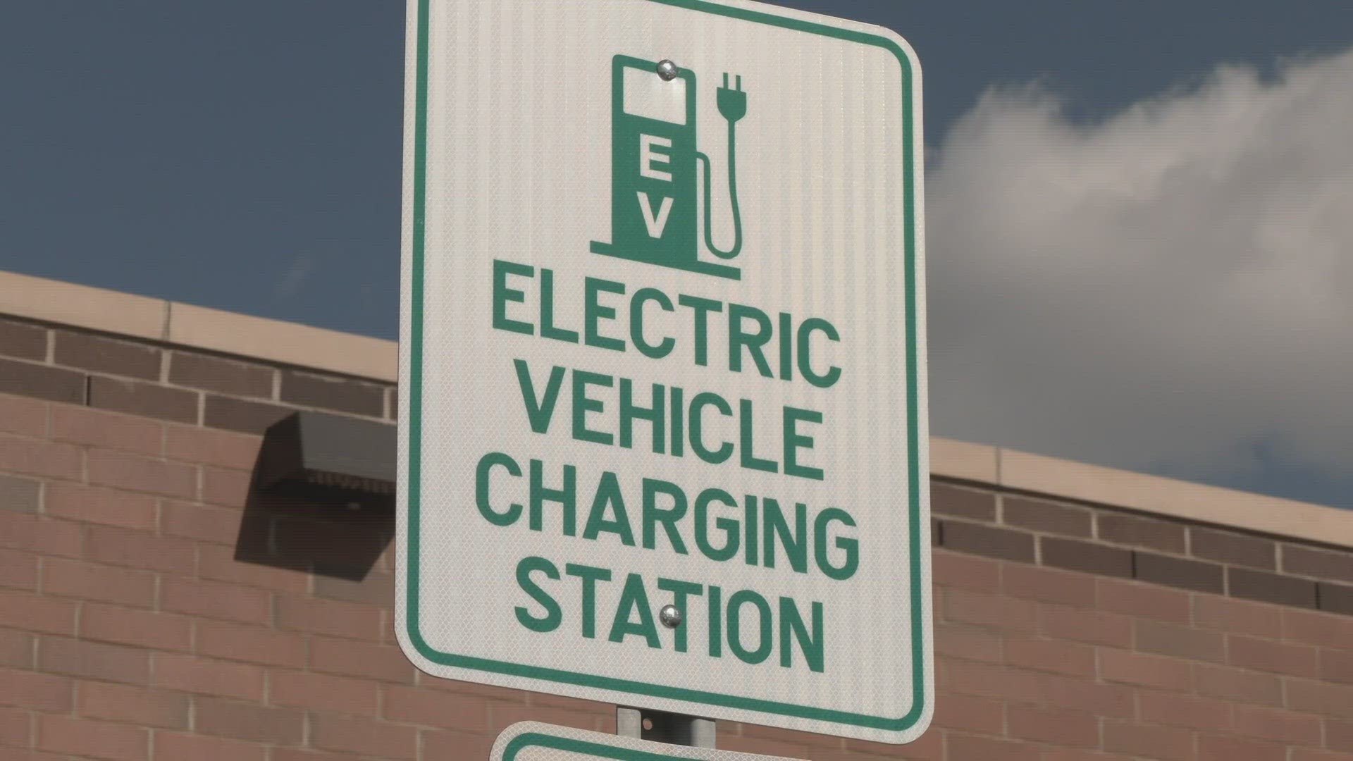 The total number of electric vehicles (EV) charged on the 241-mile Ohio Turnpike toll road has surpassed more than 100,000 charging sessions.