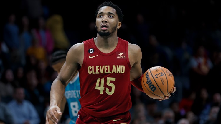 What is the Cleveland Cavaliers' magic number to clinch the playoffs?