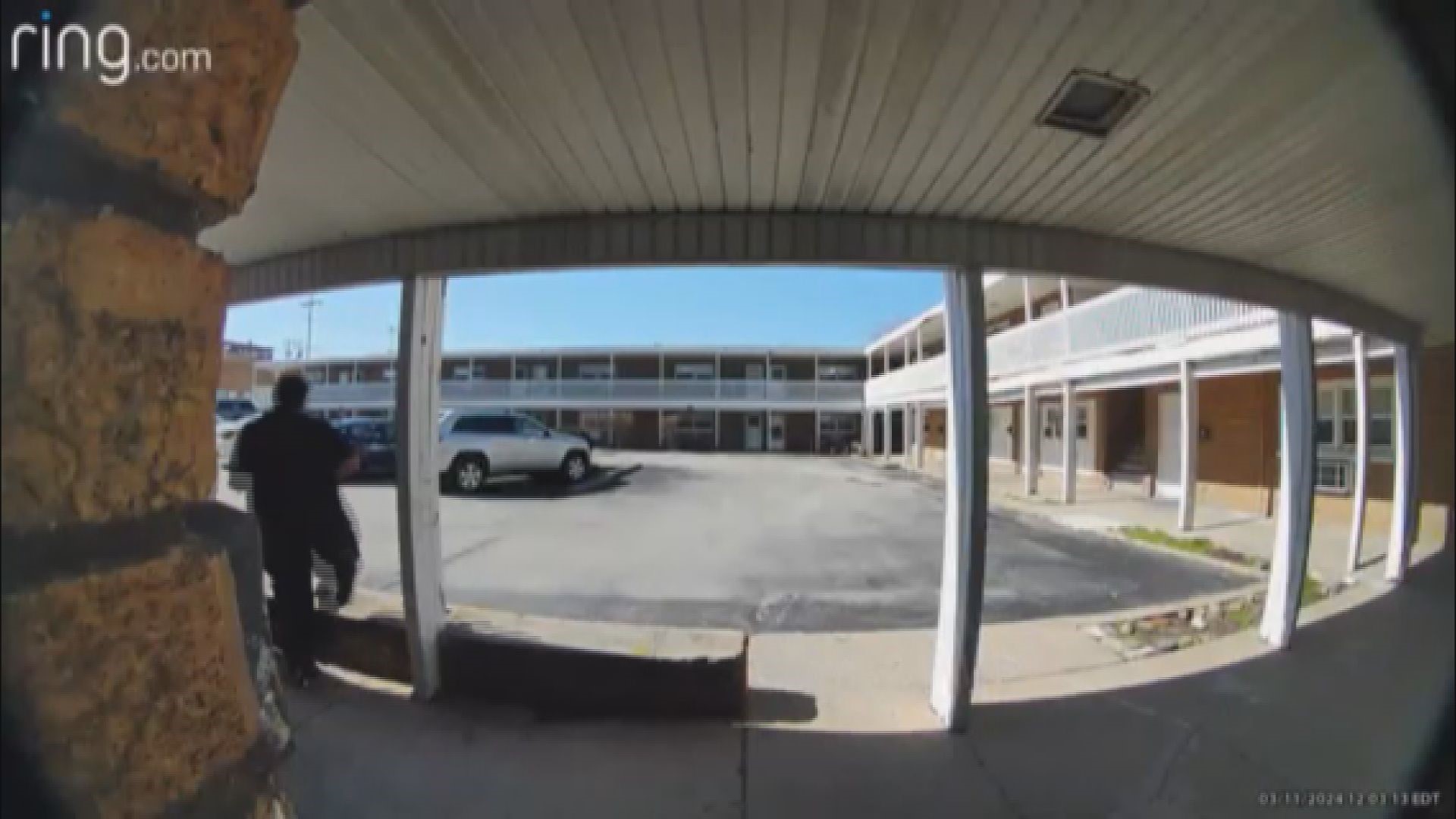VIDEO | Alleged Mentor porch thief with prior warrant caught on camera ...