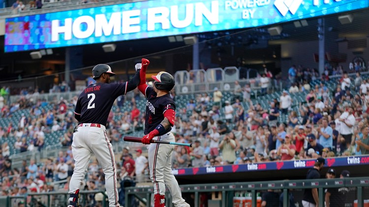 Minnesota Twins top Cleveland Guardians 7-6 as Royce Lewis hits game-tying HR in 8th, Willi Castro wins it with SF in 9th