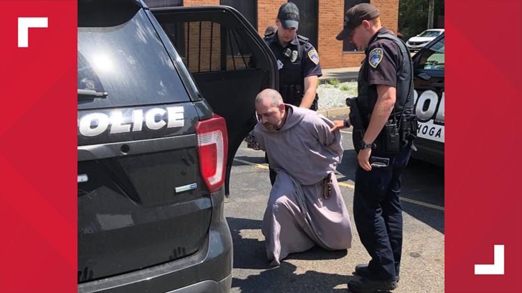 Catholic priest among 4 protesters arrested at Cuyahoga Falls abortion clinic