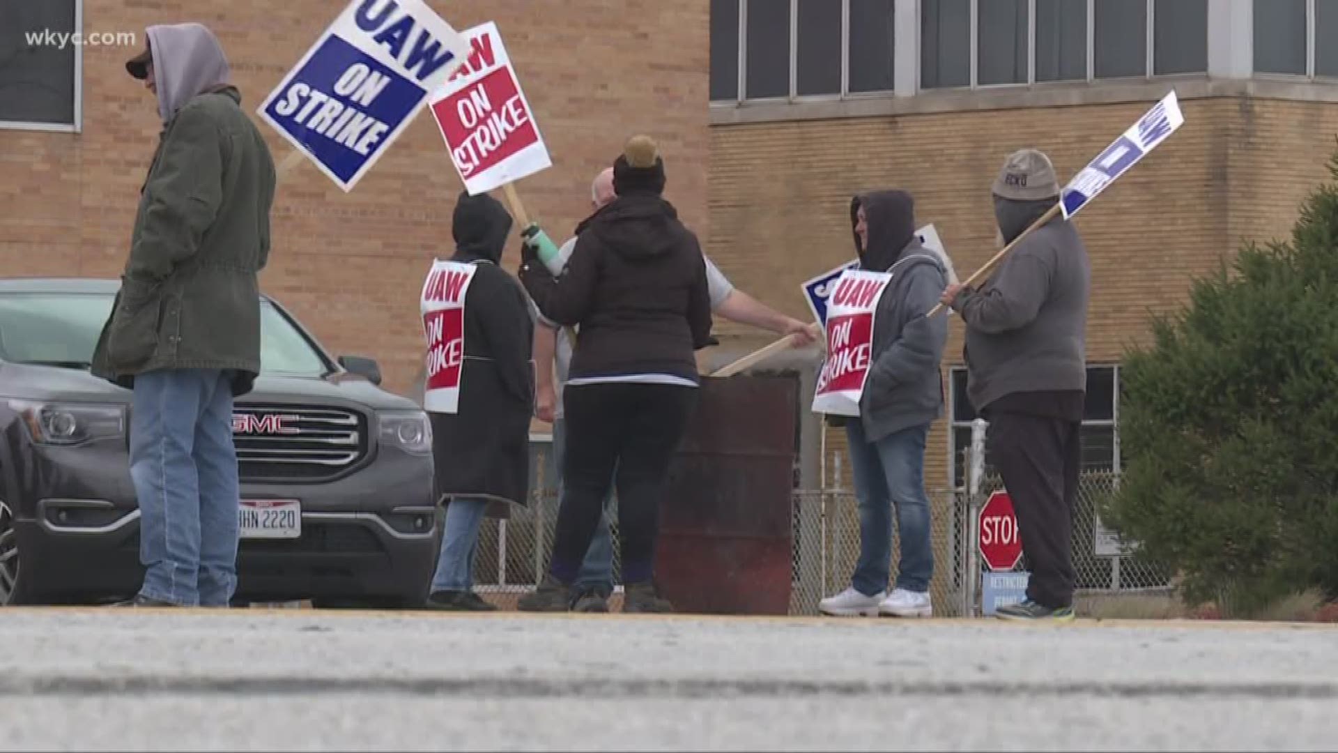 Bargainers for General Motors and the United Auto Workers have reached a tentative contract deal that could end a month-long strike.