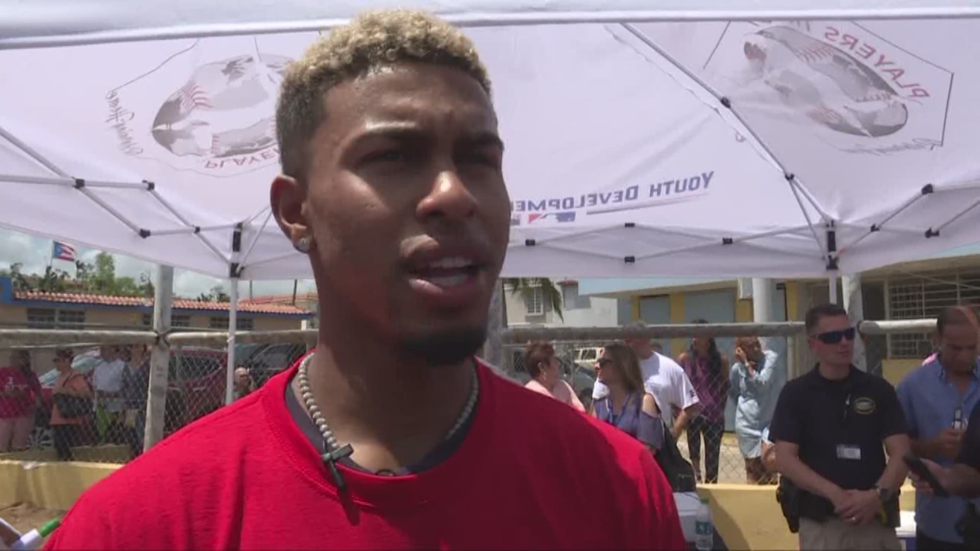 Cleveland Indians SS Francisco Lindor returns to former school in Puerto Rico 