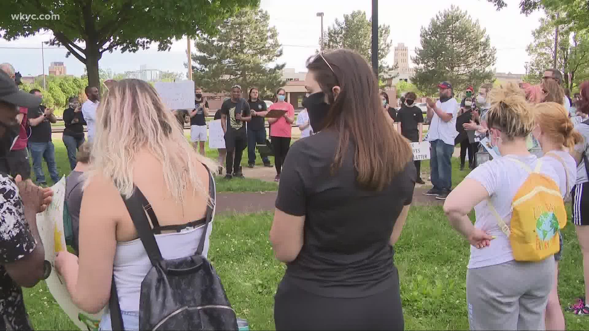 The latest demonstrations have been a stark contrast from what took place Saturday in Cleveland. Lynna Lai reports.