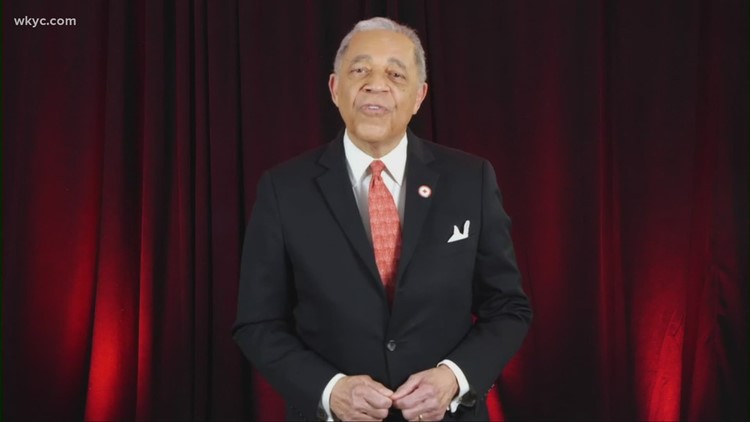 3News' Leon Bibb presents awards to local heroes at annual American Red Cross Northeast Ohio awards ceremony