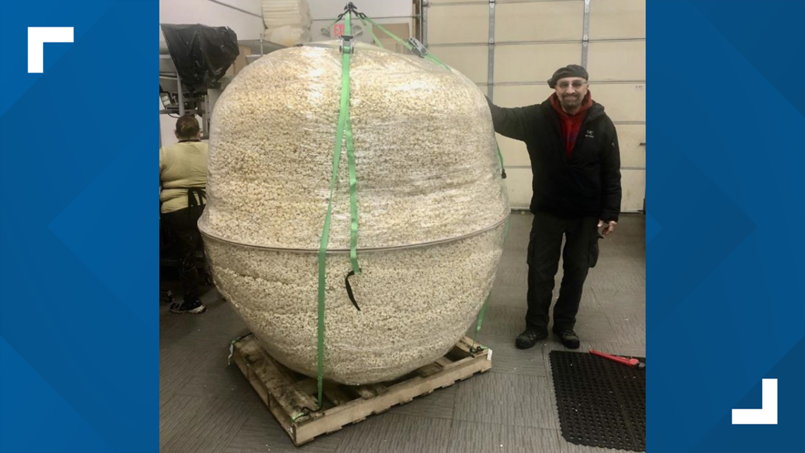 Chagrin Falls prepares for New Year's Eve popcorn ball drop