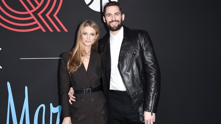 Cleveland Cavaliers F Kevin Love marries model Kate Bock