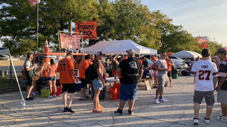 Cleveland Browns on X: Don't miss our *cash only* locker room sale at this  year's Draft Tailgate at the Muni Lot! Details »   FREE tickets »   / X