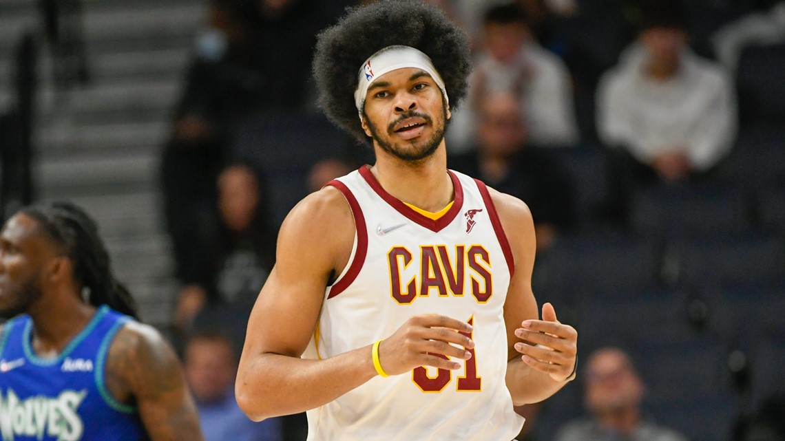 Cleveland Cavaliers center Jarrett Allen returns from fractured finger