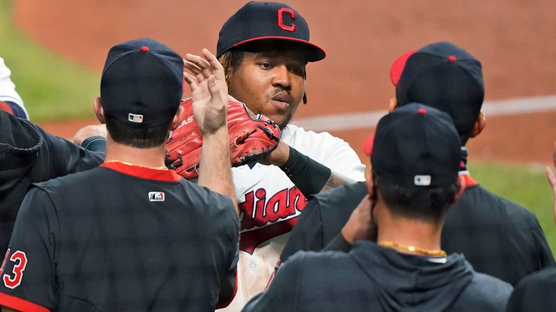 Cleveland Indians squeeze out 5-4 win in extra innings against Chicago White  Sox 