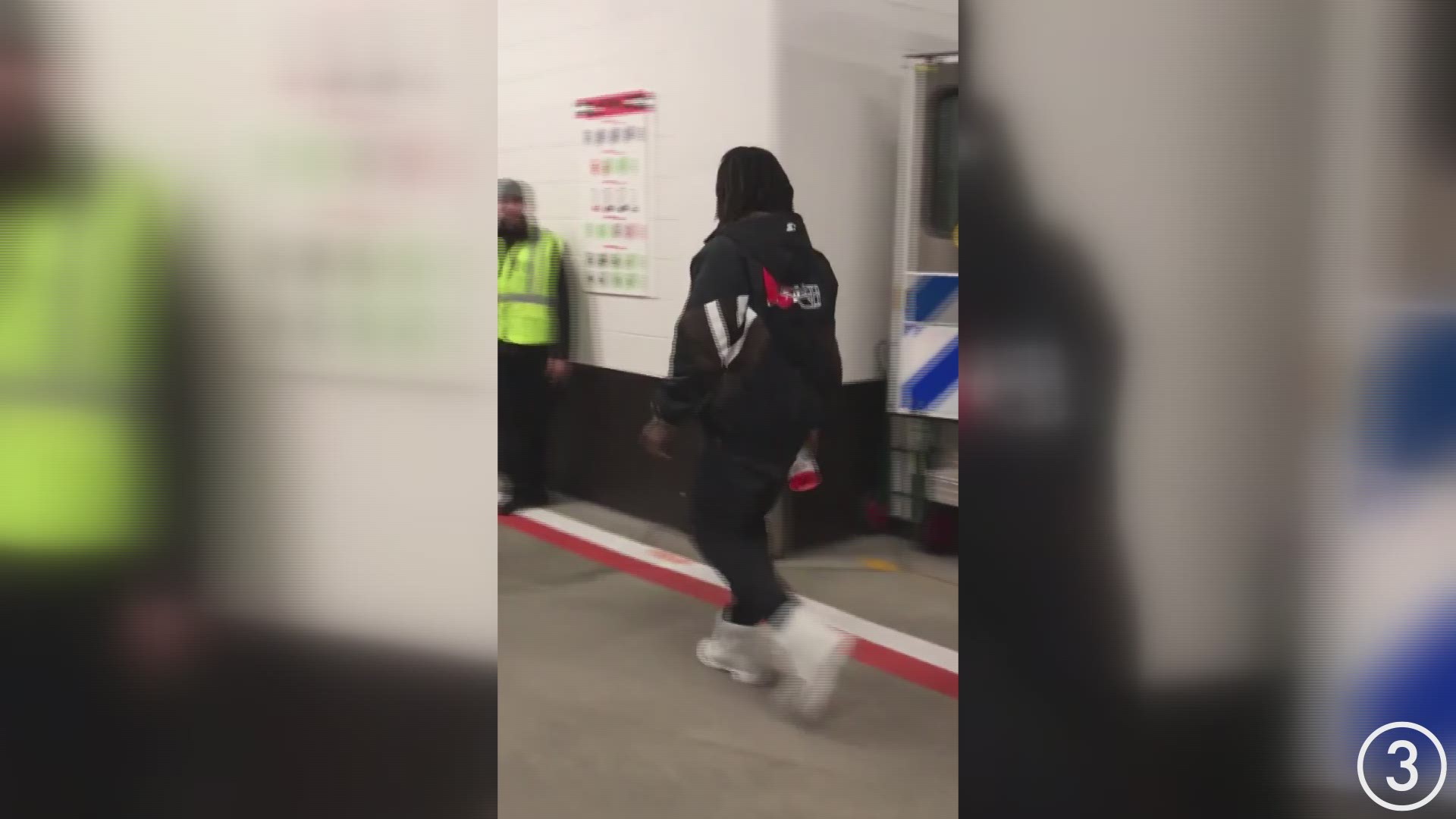 Kareem Hunt arrived at FirstEnergy Stadium for the Cleveland Browns' game vs. the Pittsburgh Steelers wearing a retro Starter jacket of his new team.