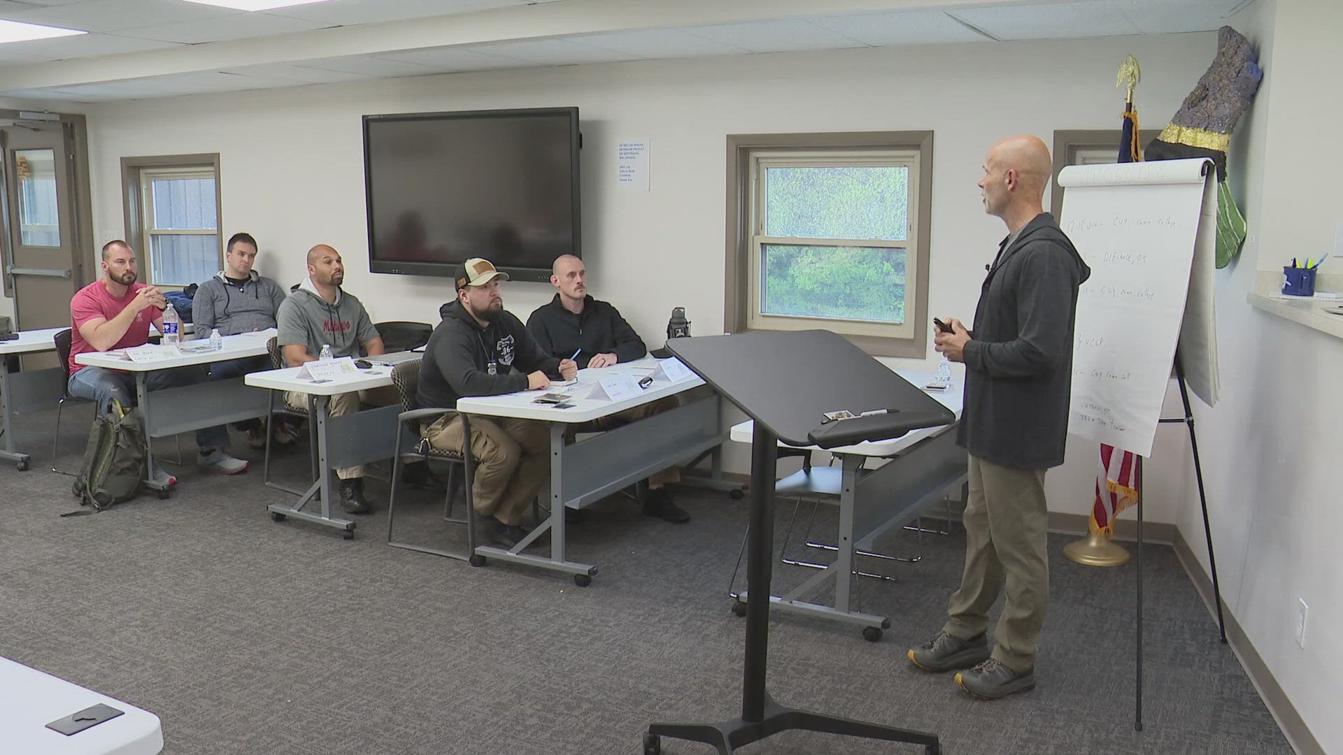 Northeast Ohio law enforcement agencies participated in de-escalation training to build better community relationships. 3News' Lindsay Buckingham reports.