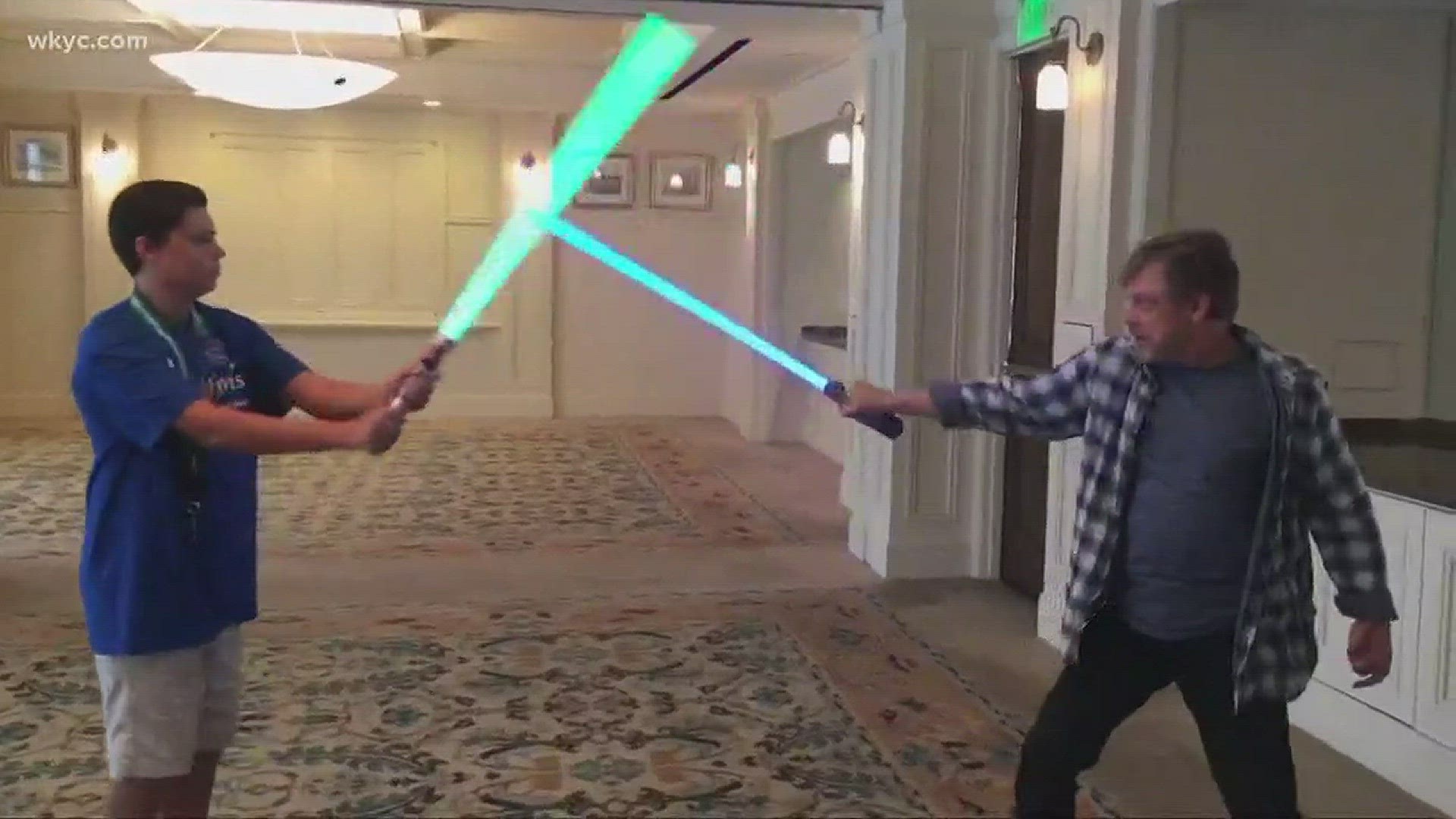 Star Wars superfan hangs with Mark Hamill