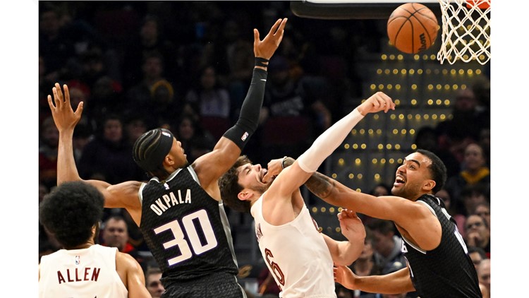 Sacramento Kings score last 19 points, rally to beat Cleveland Cavaliers 106-95