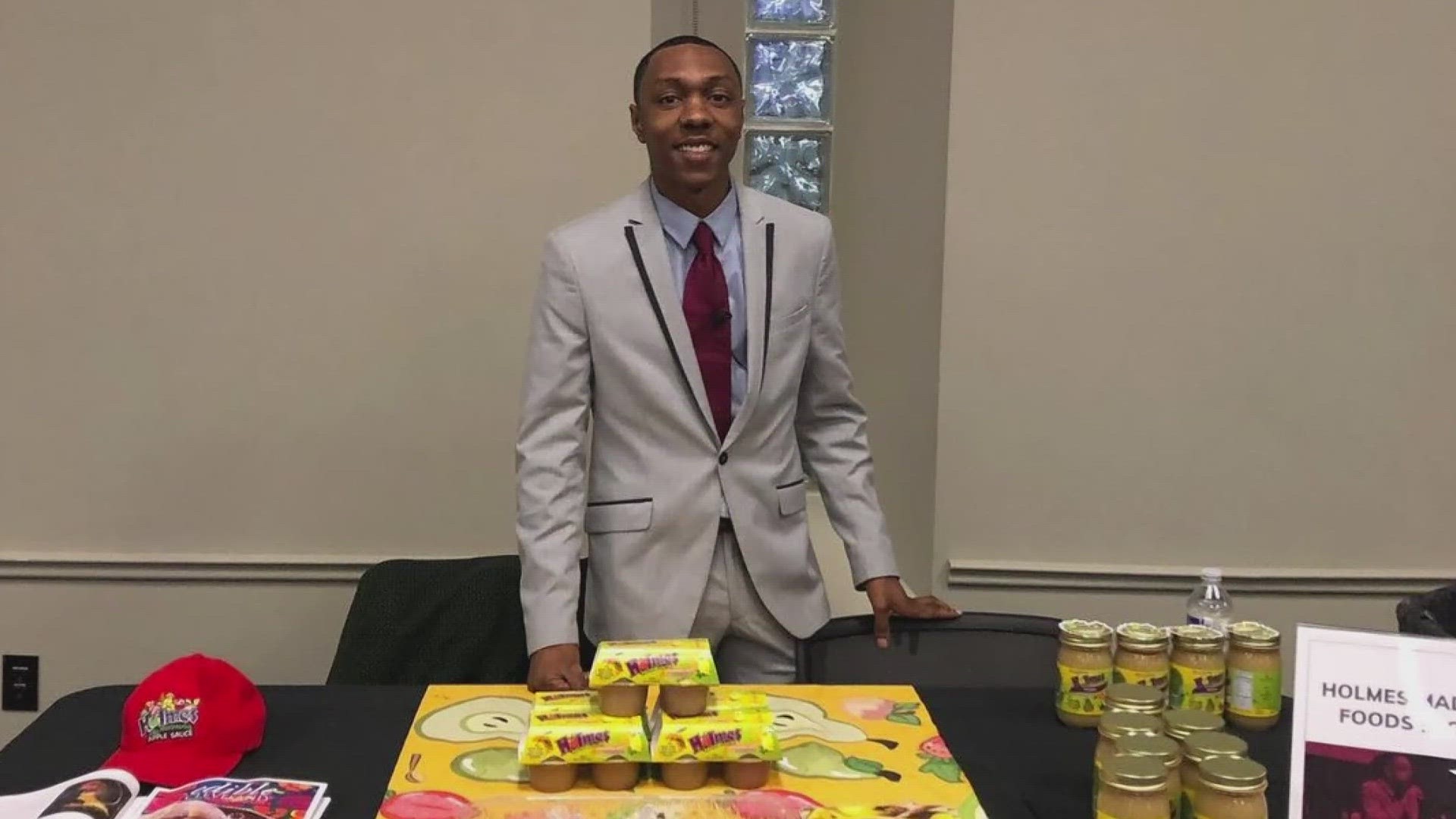 Shaker Heights native Ethan Holmes created Holmes Mouthwatering Applesauce at just age 15.