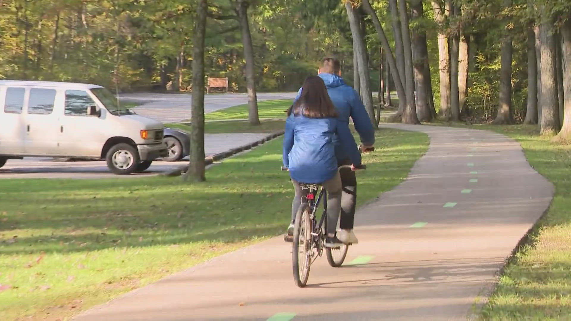 A bike ride is the perfect way to take in all the fall colors across Northeast Ohio. 3News’ David Greenberg takes us on a tandem bike journey with Isabel Lawrence.