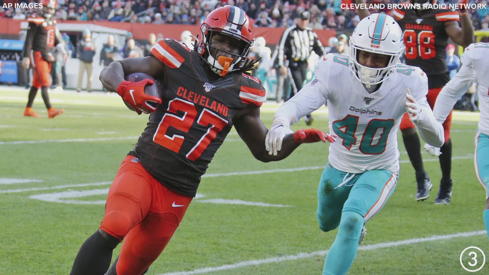 TD Hunt!  Kareem Hunt scored his first touchdown as a Cleveland Browns player late in the first half against the Miami Dolphins at FirstEnergy Stadium in Cleveland.
